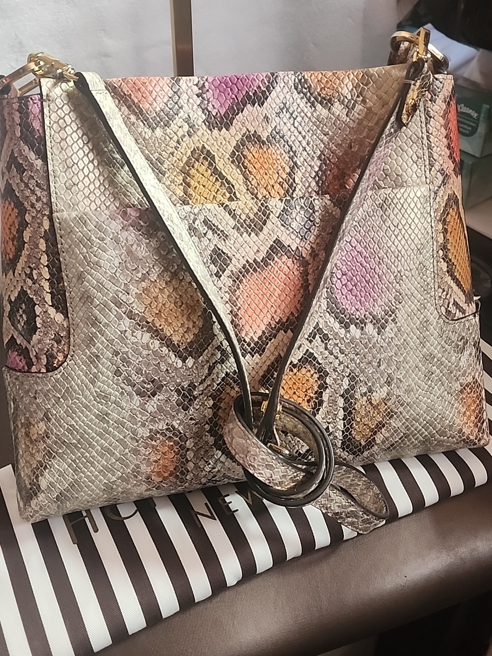 Henri Bendel Leather Crossbody/ Shoulder Bag Like New Condition - Picture 9 of 17